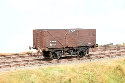 Bausatz gebaut 7mm Spur O LMS braun 7-Bohlen Lok Kohlewagen Nr.757114 | Condition: Used