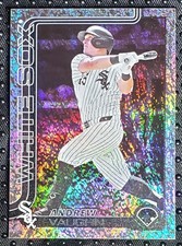 2025 Topps Series 1 #121 ANDREW VAUGHN Holofoil White Sox