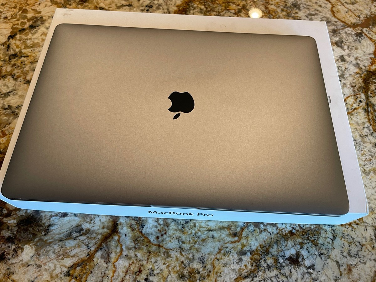 Apple MacBook Pro 15 inch (1TB SDD Intel Core i7 3.1 GHz Apple MacBook Pro 15 inch (1TB SDD Intel Core i7 3.1 GHz