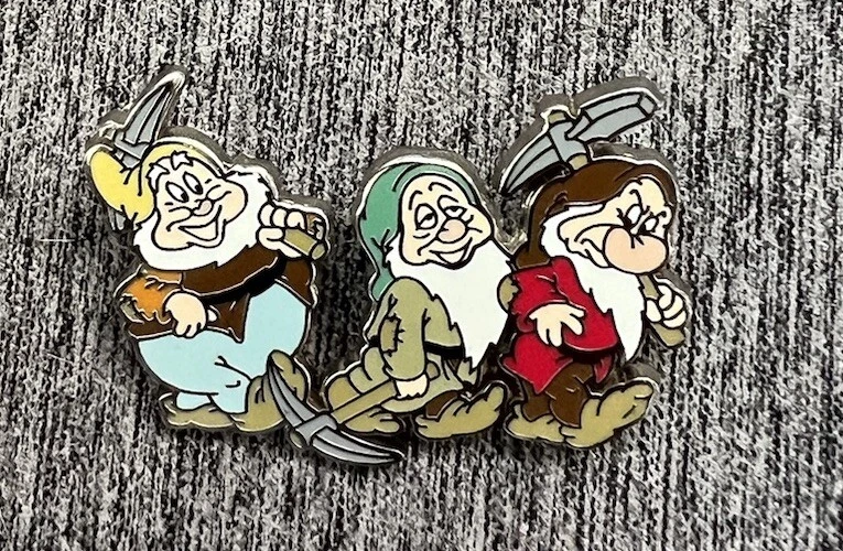 DISNEY SNOW WHITE AND THE SEVEN DWARFS ~ HAPPY SLEEPY GRUMPY PIN
