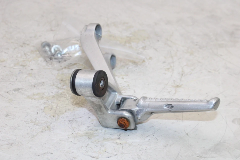 2000 HONDA CBR900RR OEM RIGHT REAR BACK PASSENGER PEG - Image 3 of 4