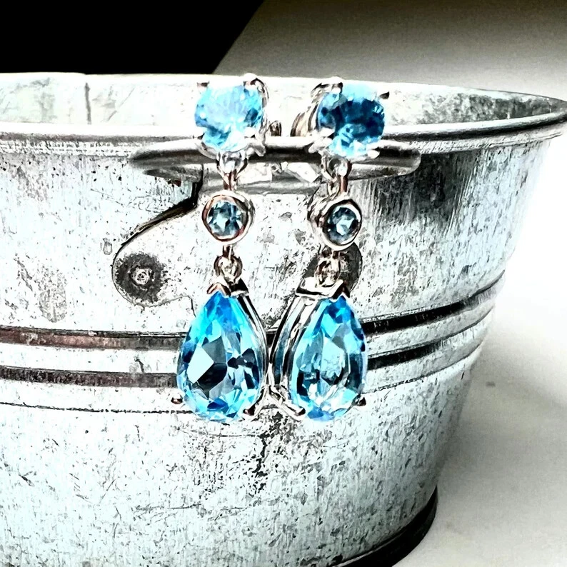 Pendientes colgantes/de plata de ley 925 simulados de topacio azul Londres corte pera de 5 quilates Foto 2 de 4