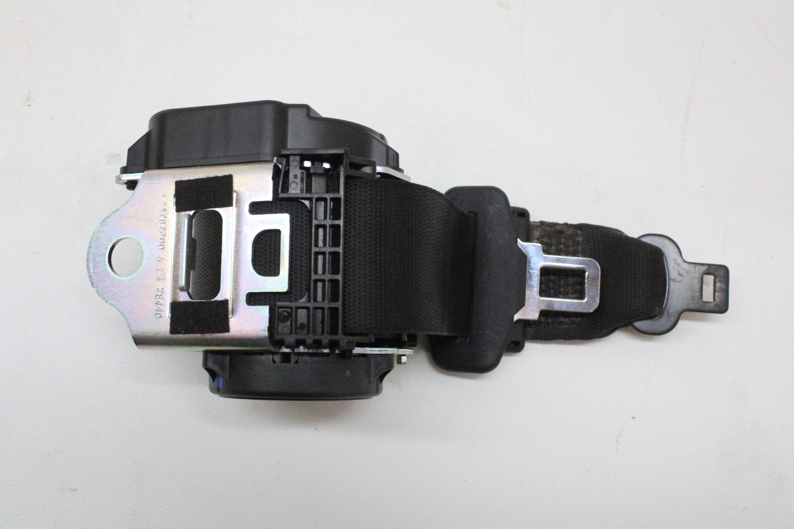 2022 MASERATI LEVANTE MODENA REAR CENTER SEATBELT 634167000B OEM 20 21 22 23 24