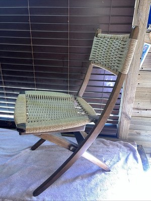 VINTAGE MCM Hans Wegner Style Folding Woven Rope Chair