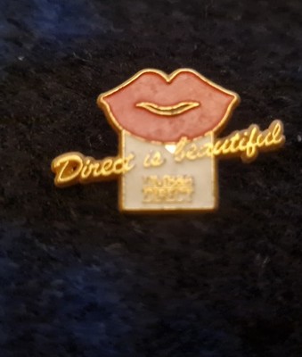 Direct is Beautiful Kosmetik Pflege Kussmund Pin Anstecker 2,5x2cm 1,8gr. 