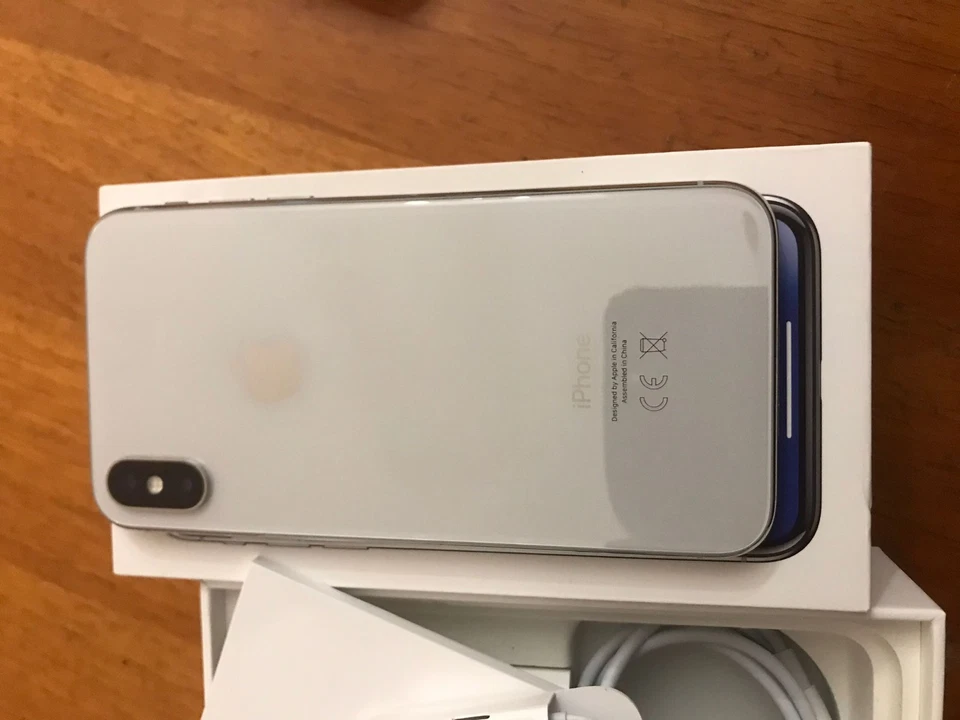 Apple iPhone X - 64GB - Argento (Sbloccato)  - Immagine 4 di 4