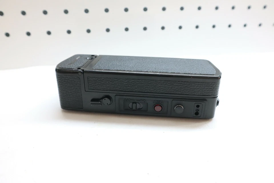 Bonita bobinadora automática y batería de película para cámara Yashica negra vintage usada - Japón Foto 3 de 4