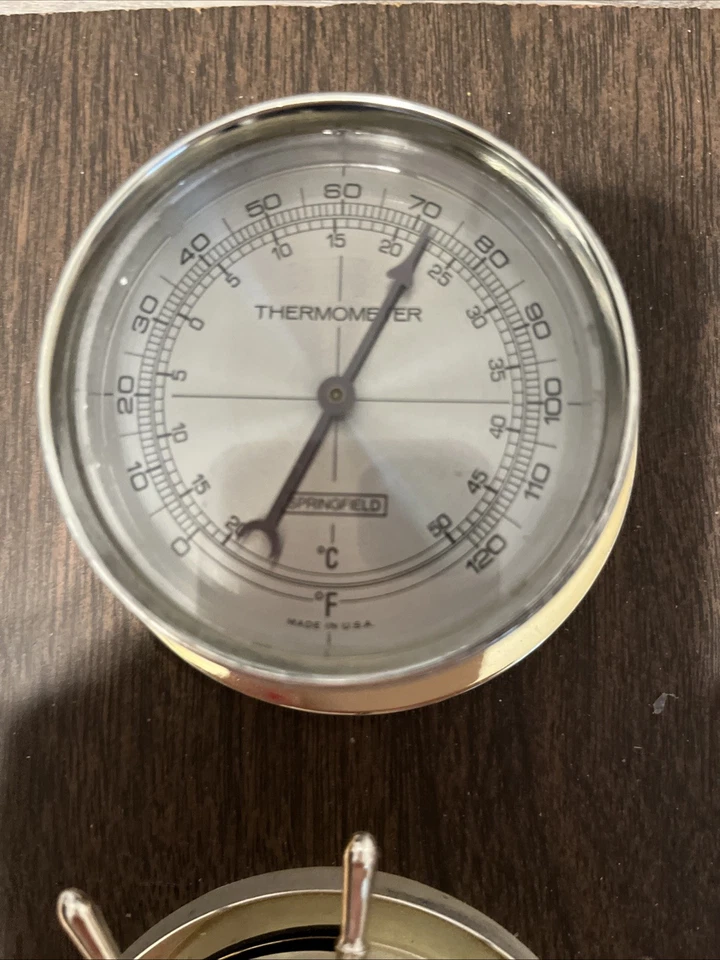 De Colección Años 70 Springfield Estación Meteorológica Barómetro Termómetro Humedad EE. UU. con Llave Foto 3 de 4