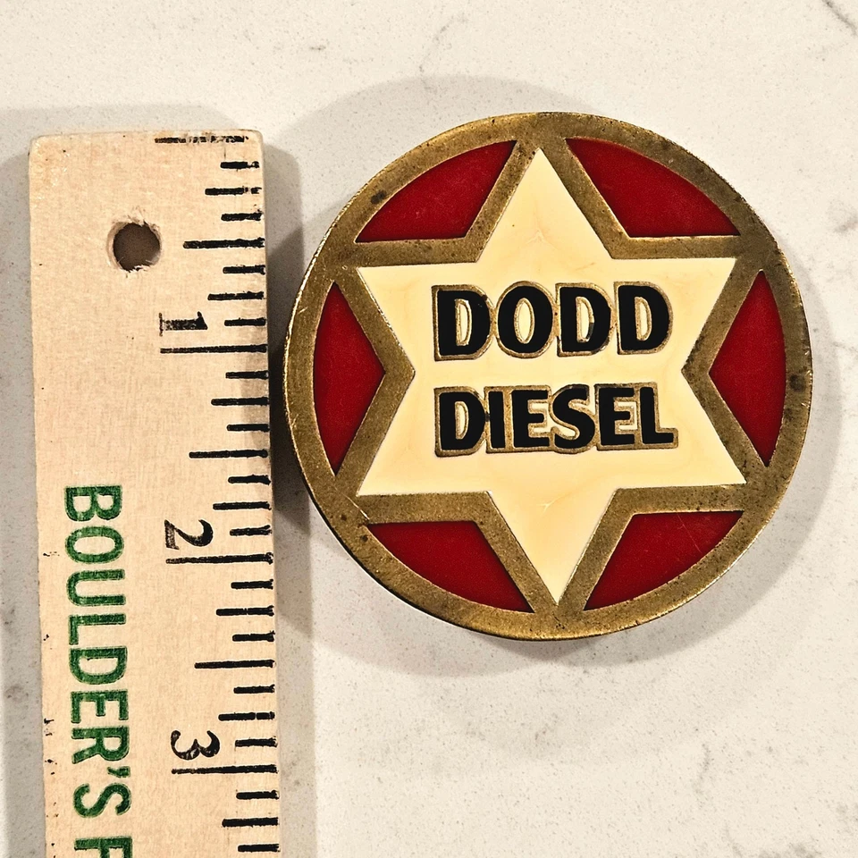 Hebilla de cinturón vintage DODD DIESEL - Hit Line EE. UU. - Esmalte rojo y crema Foto 3 de 4