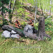 W.Britain 16131 Ambush Set 3, Two Native Warriors Behind Outcropping Britains