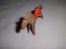 Playmobil Geobra 1974 jasnobrązowy koń z siodłem i malowaniem