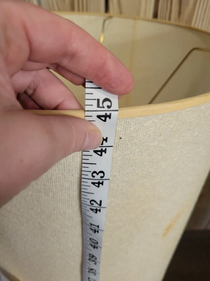 Lámpara de pilar rectangular vintage de mediados de siglo con acabado de madera pantalla grande danesa Foto 3 de 4