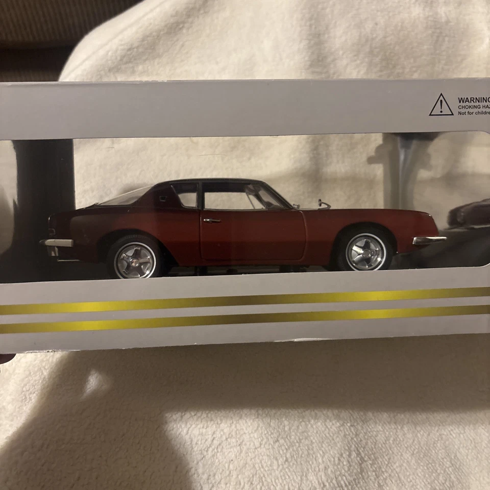 MODELOS DE FIRMA ESCALA 1:18 1963 STUDEBAKER AVANTI ¡DIECAST! MAROON! ¡NUEVO EN CAJA! Foto 4 de 4