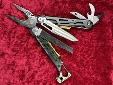 Leatherman Signal Stainless Steel 11 Tool Multi-Tool No Sheath 2022 Used (493)