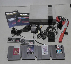 Pacchetto console Nintendo NES 4 giochi Mario, Double Dragon, Zapper 2 controller