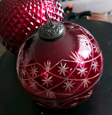 Regency International 5'' Etched Glass Ornament/candy Dish