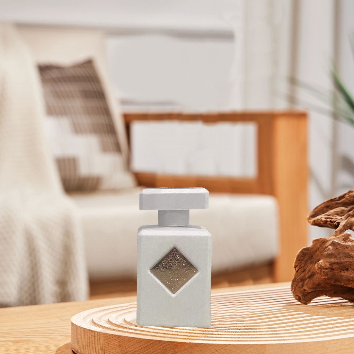 ユウマンページ INITIO Musk Therapy 90mlボトル MuskTherapy_ProductImages_Desk