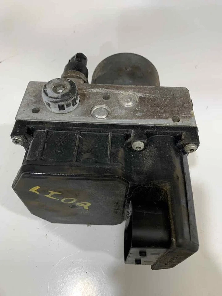 2004 2005 年奥迪 S4 Abs 防抱死制动泵模块总成 Oem — 第 2/3 张图片