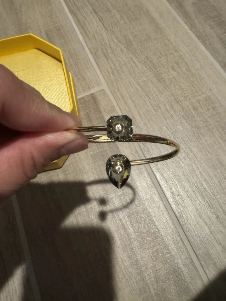 Brazalete Swarovski Numina cortes mixtos, gris, chapado en tono dorado Foto 2 de 3