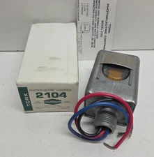 NEW IN BOX! TORK 208-277V PHOTOELECTRIC CONTROL 2104