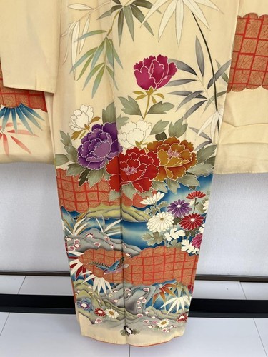 Antico abito kimono in pura seta giallo acqua fiori nella splendida I-2494 - Foto 11 di 12