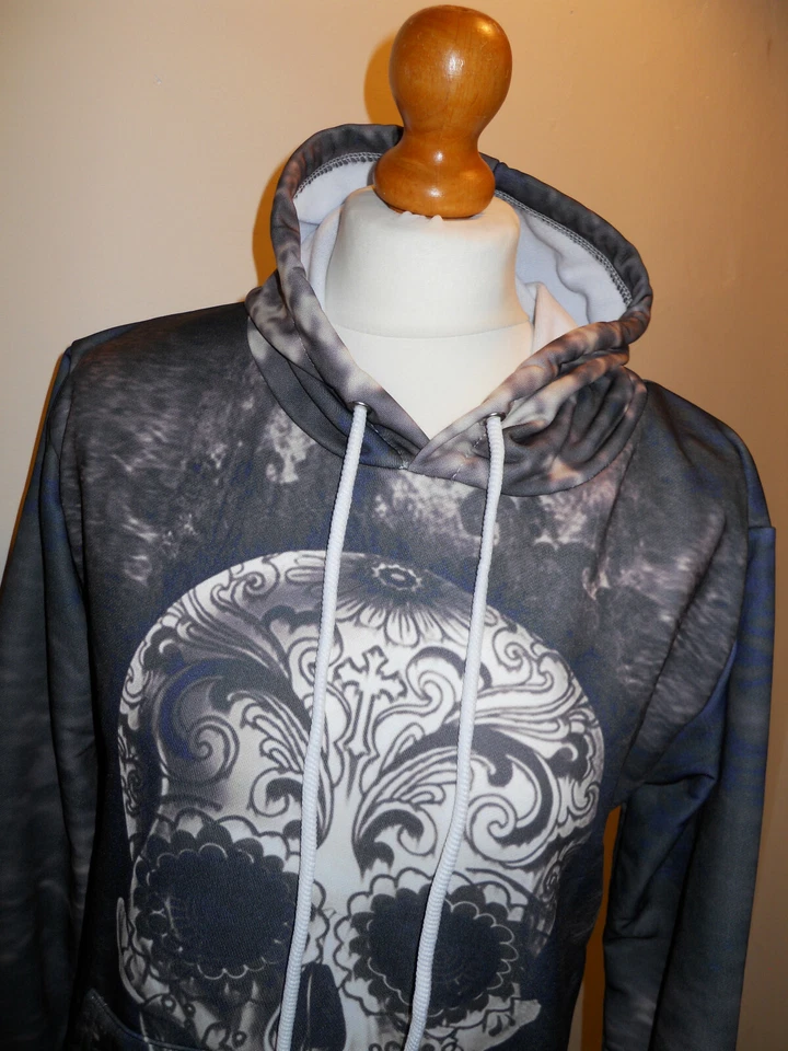 Moletom com capuz Skull Top - Tamanho M (aprox. 8 - 10) Novo sem etiquetas - Imagem 3 de 4