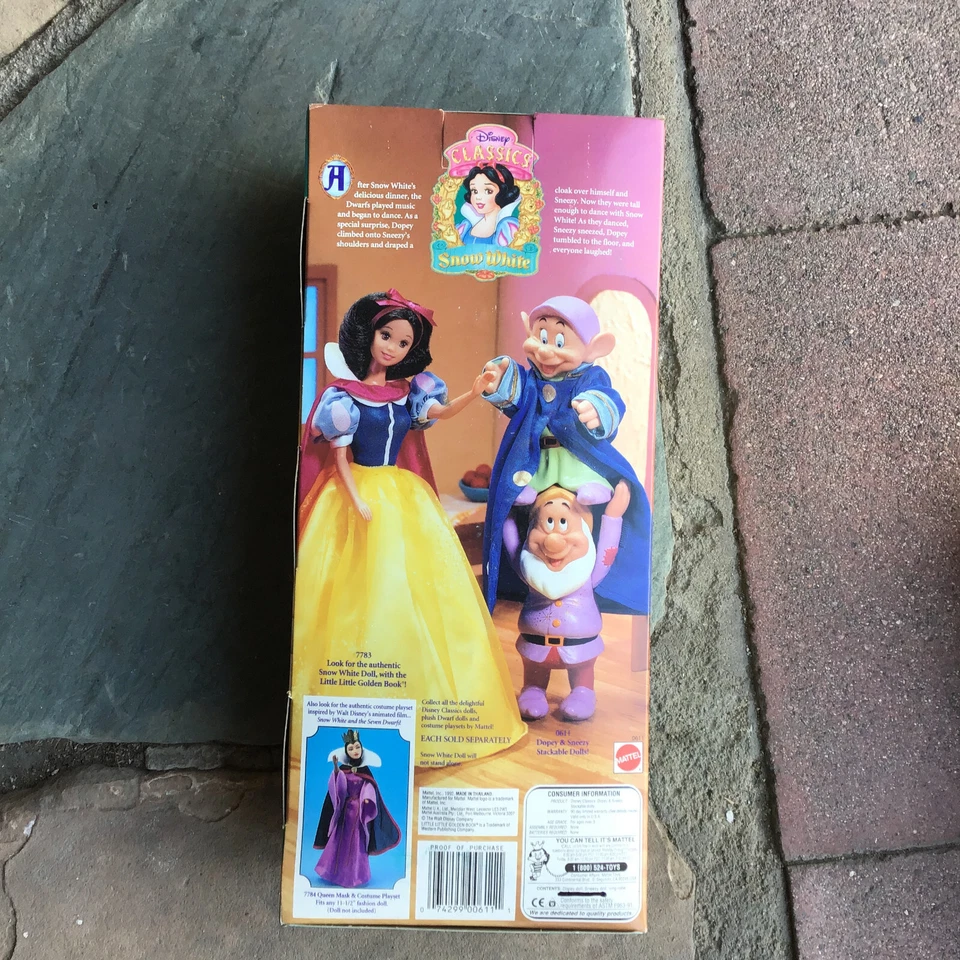 De colección Walt Disney Blancanieves y los siete enanitos Dopey & Sneezy Nuevo en Paquete Foto 4 de 4