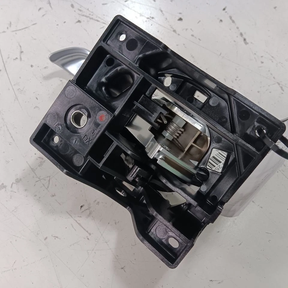 Manija de puerta interior interior delantero pasajero derecho fiat 500 2016 2017 Foto 2 de 4