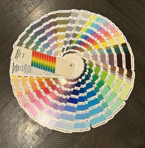 PANTONE Color Formula Guide (747xR) Sixth Printing Fan Book Vintage 1989-1990