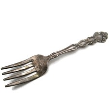 Piccola forchetta vintage ornata placcata argento