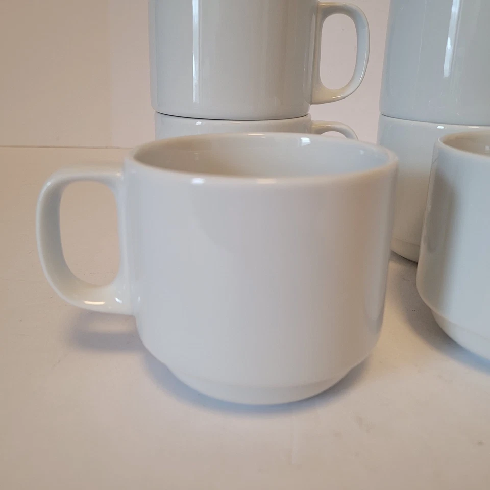 Juego de 6 tazas de café apilables Logan blancas diseñadas por Martin Hunt Foto 3 de 4