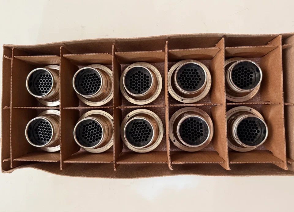 TE Connectivity / AMP 208472-1  Circular Connector 37 Position Plug, Box of 10 - Image 2 of 4