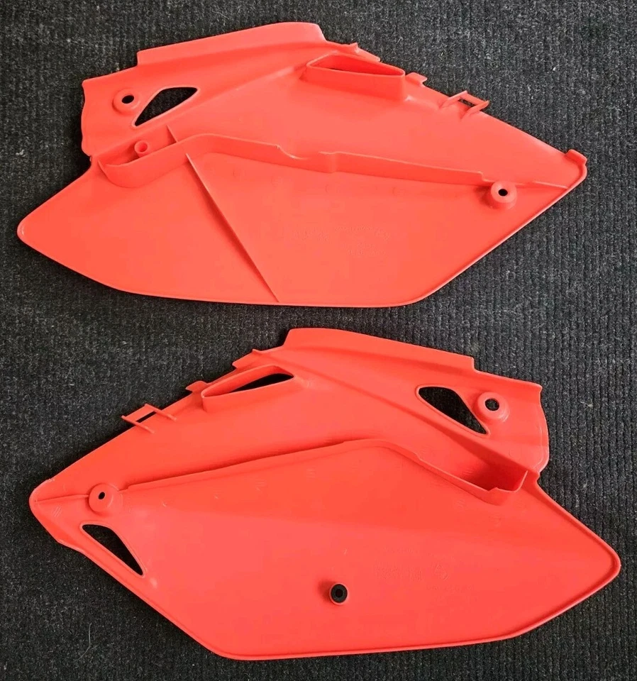 NUEVO PAR DE PANELES LATERALES ROJOS UFO HONDA CRF450R MX 2005-2006 - HO03656-070 Foto 2 de 3