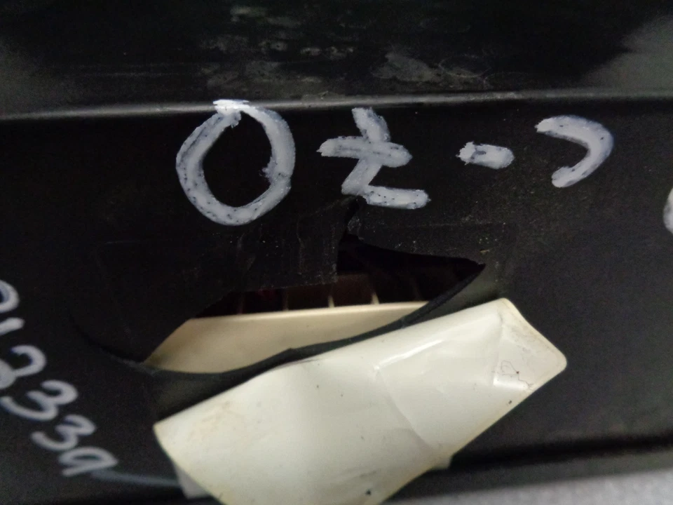 DK812339 1998-2004 VOLVO C70 EXTERIOR MOTOR CAJA FUSIBLES COMPARTIMENTO (3515123) OEM Foto 2 de 4