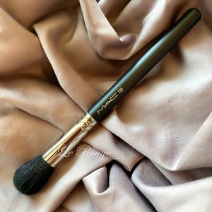 small highlighter makeup