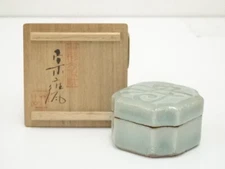 6112571: JAPANESE TEA CEREMONY CELADON INCENSE CONTAINER / KOGO 