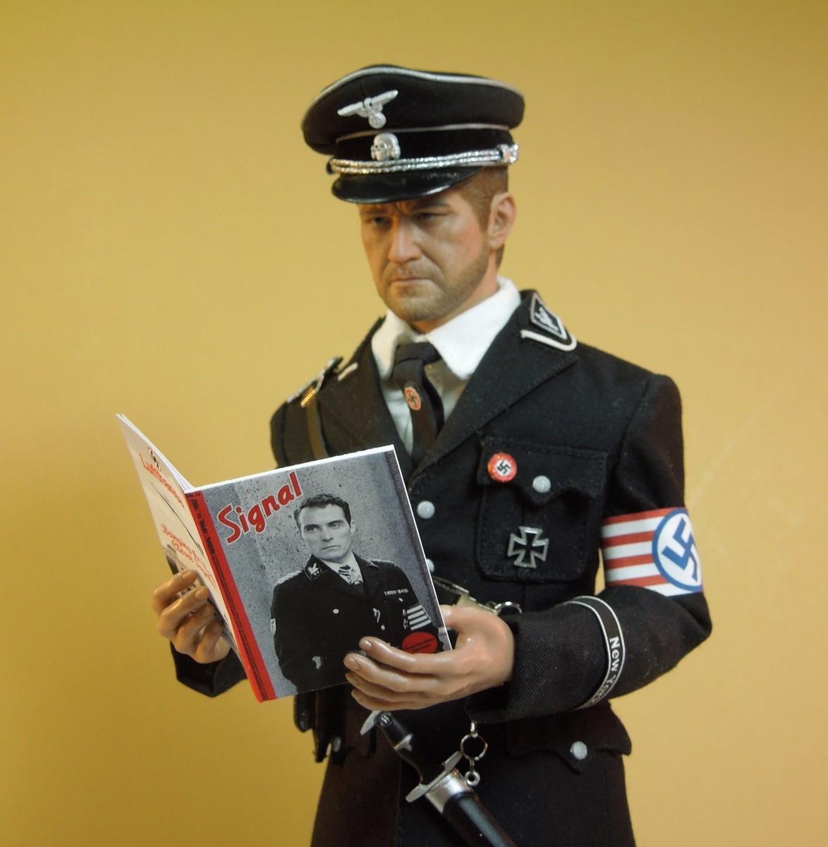1/6 Scale Man in the High Castle Signal Magazine Obergruppenführer