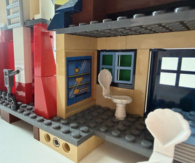 LEGO 4982 SpongeBob Mrs. Puff's Boating School - Incomplete, Missing Patrick