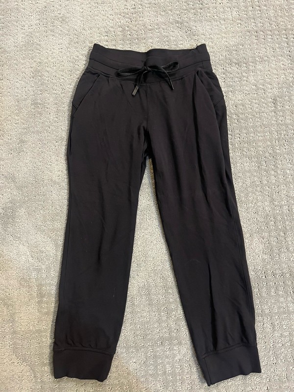Lululemon Women’s Joggers Pants Crop Sz 4