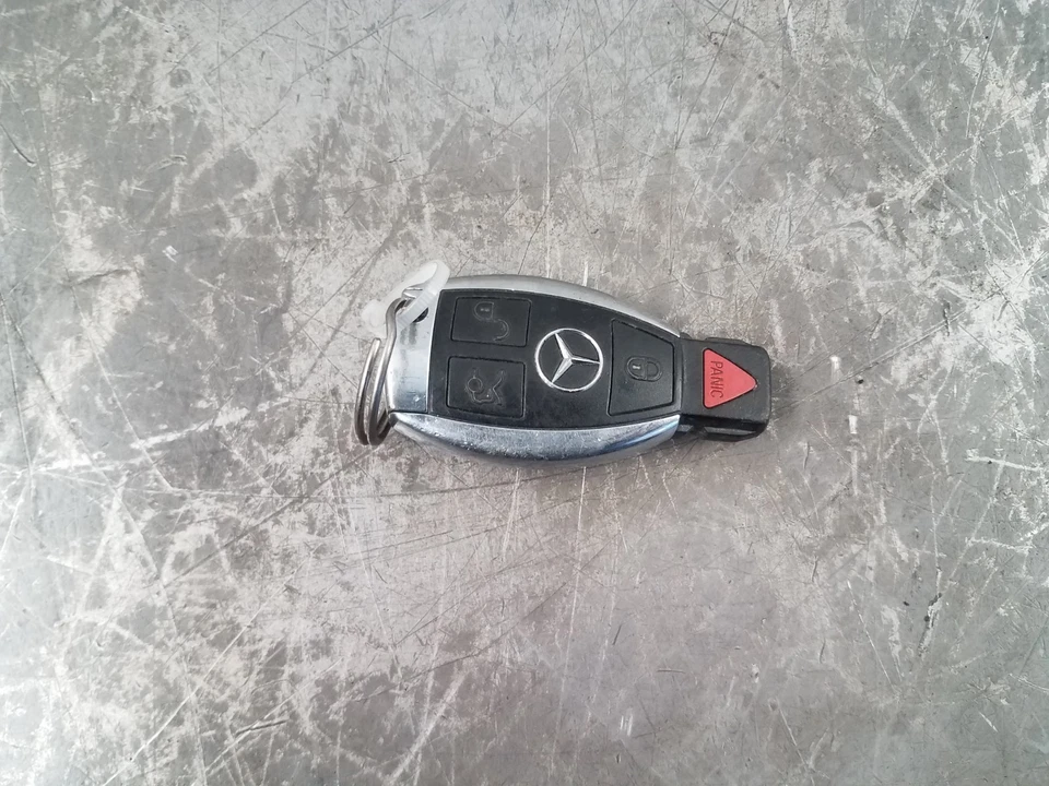 Mercedes Benz AMG E 63 2010 llavero #1562 VV1 Foto 2 de 3