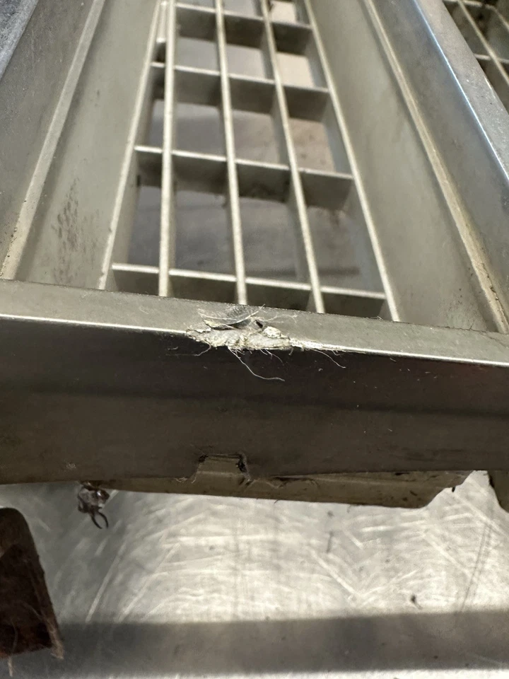 1977 Pontiac Bonneville, Bonneville Brougham, Grand Safari Front Grille  - Image 2 of 4