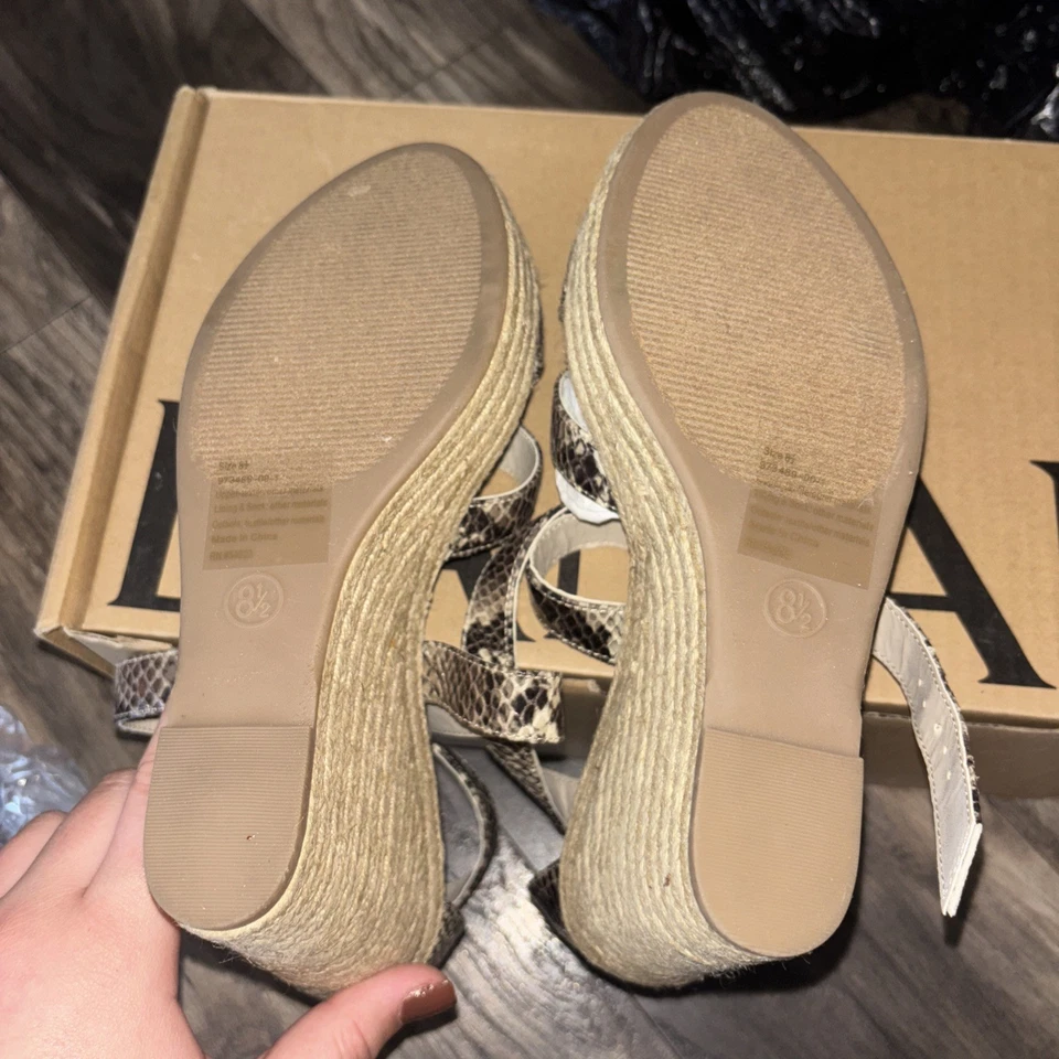 Sandalia de cuña alpargata de cuero Banana Republic para mujer 81/2 hebilla con estampado de serpiente Foto 3 de 4