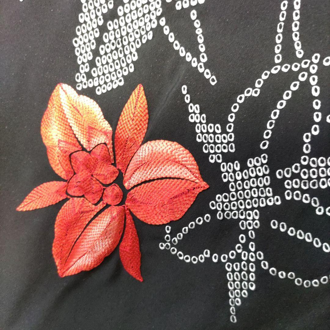 With A Squeezing And Embroidery Front Link Crows To Kimono Black 