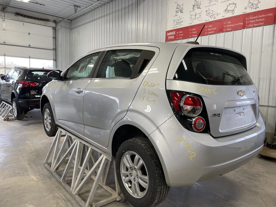 Módulo de control del motor usado (ECM) se adapta a: Chevrolet Sonic Electronic Control M 2015 Foto 4 de 4