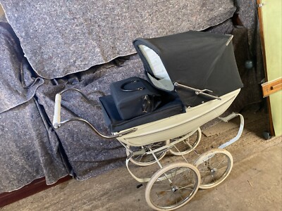 1997 Vintage Silver Cross Dolls Pram And Bag UK