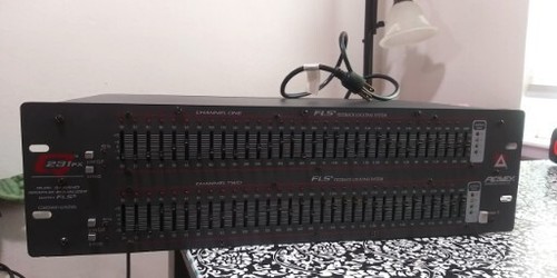 Peavey 2 Channel 32 Band Graphic Equalizer Q231FX. Work's Good. Broken 3 Bottons - Picture 17 of 20