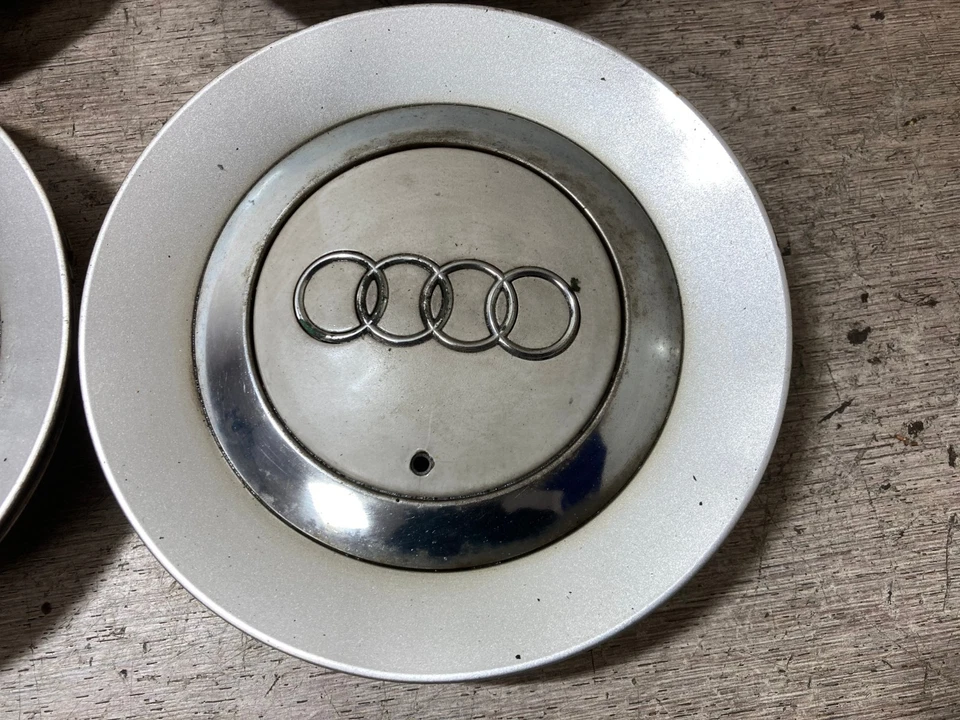 Audi A3 2008 juego de 4 tapas centrales de llantas de aleación 4F0601165 y herramienta de extracción Foto 3 de 4