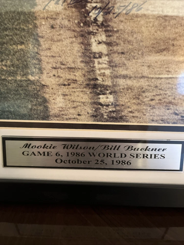 16”by 20” Steiner Buckner/Wilson 1986 World Series Game 6 Picture With COA - Изображение 2 из 4