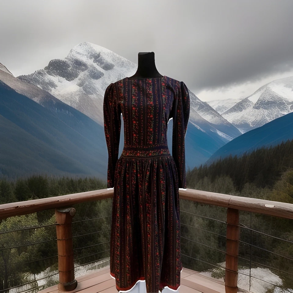 Vestido Floral Azul Laura Ashley, Buen Estado. Foto 2 de 4