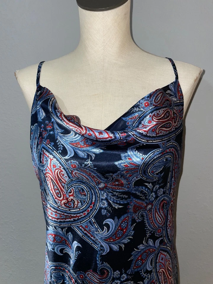 Vestido midi Emma & Michele para mujer satinado cachemira sin mangas talla S capucha cuello elegante Foto 2 de 4